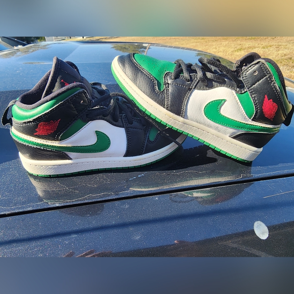 Nike Jordan 1 Mid Pine Youth size 2 2019 like new